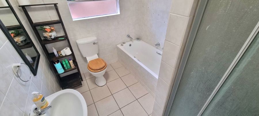 3 Bedroom Property for Sale in Langenhovenpark Free State